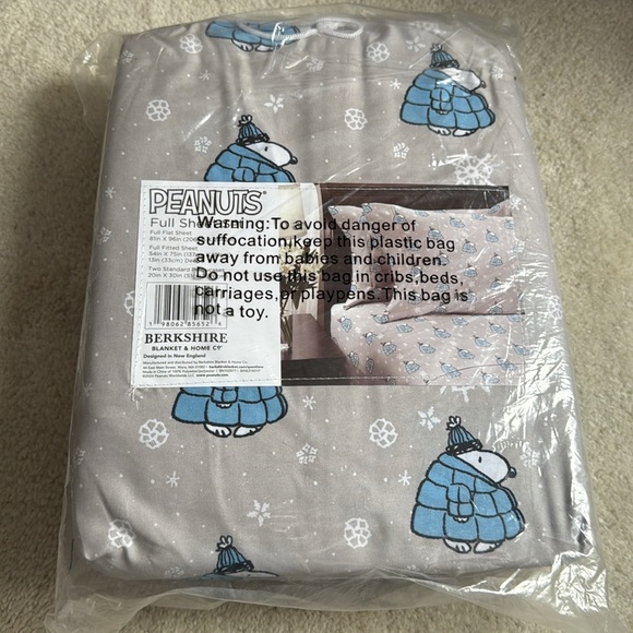 Peanuts Snoopy Puffer Coat sheets - Picture 2 of 2